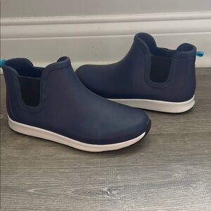 Native Navy Blue Slip-On Ankle Rain Boots (size 6)